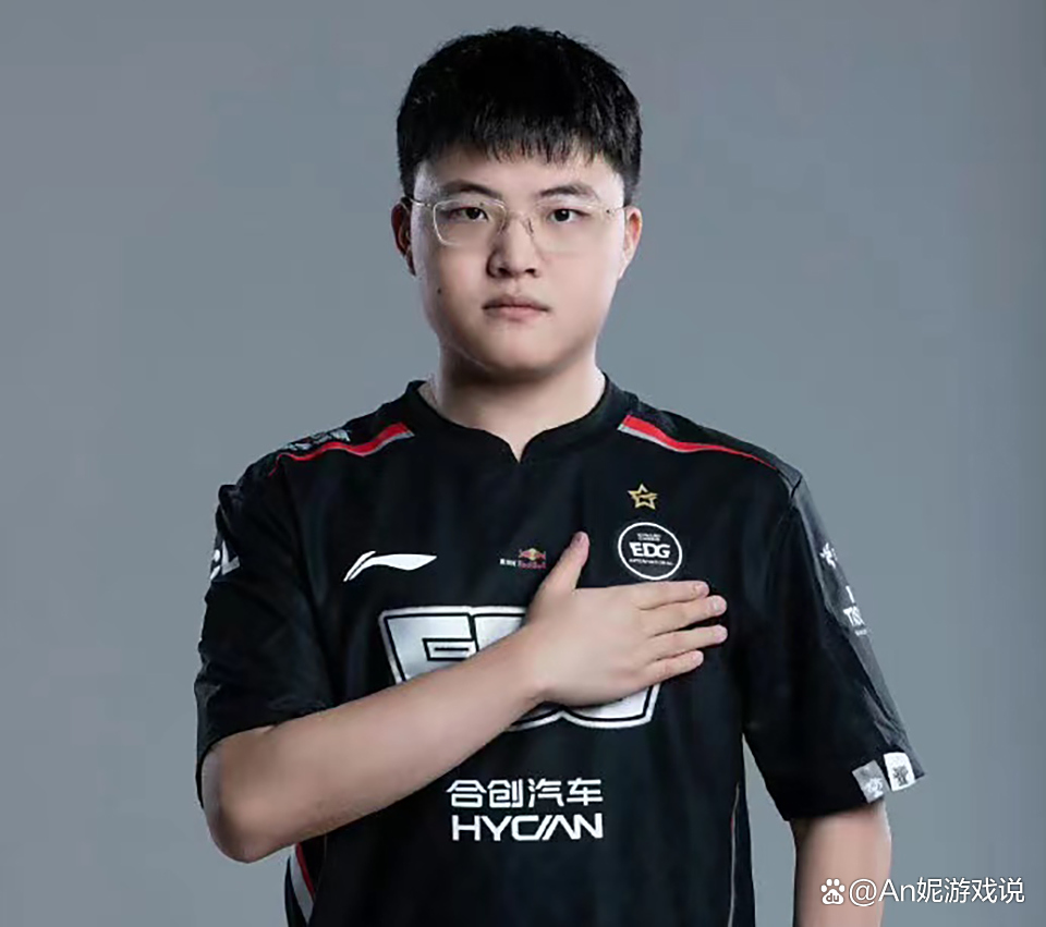 FLY轻取V5,Uzi完成史诗逆转宿命之战淘汰赛,让粉丝疯狂欢呼 FLY轻取V5,Uzi完成史诗逆转宿命之战淘汰赛,让粉丝疯狂欢呼