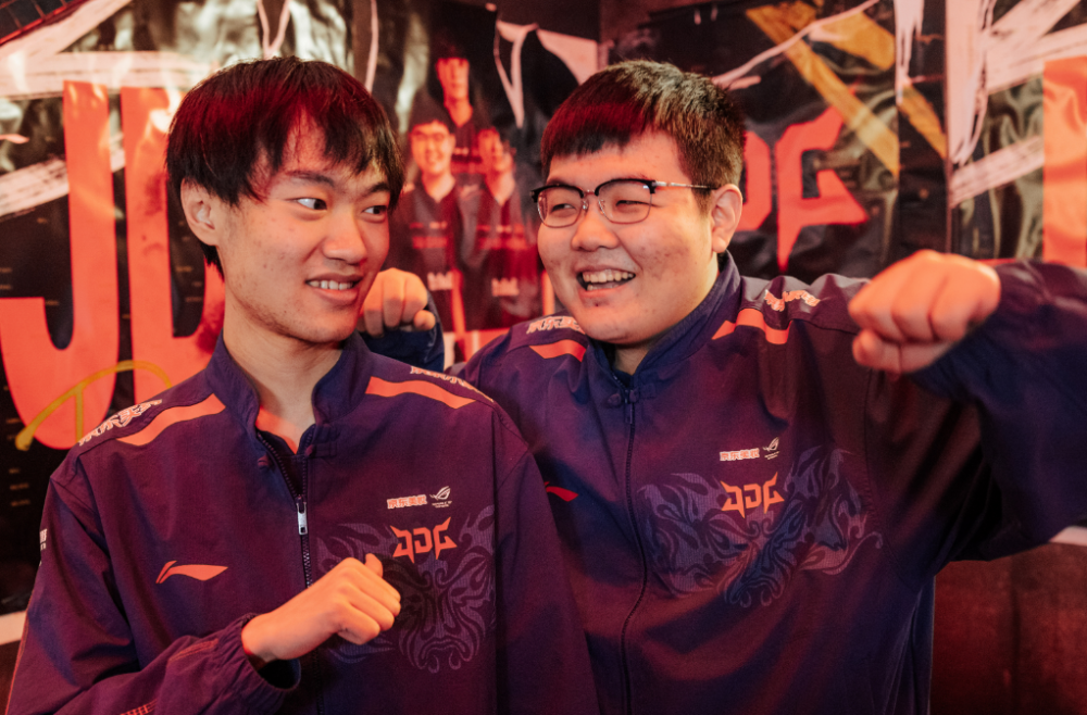 CLG横扫T1,Chovy关键团战开团秒人强强对话八强赛,留下经典瞬间 CLG横扫T1,Chovy关键团战开团秒人强强对话八强赛,留下经典瞬间