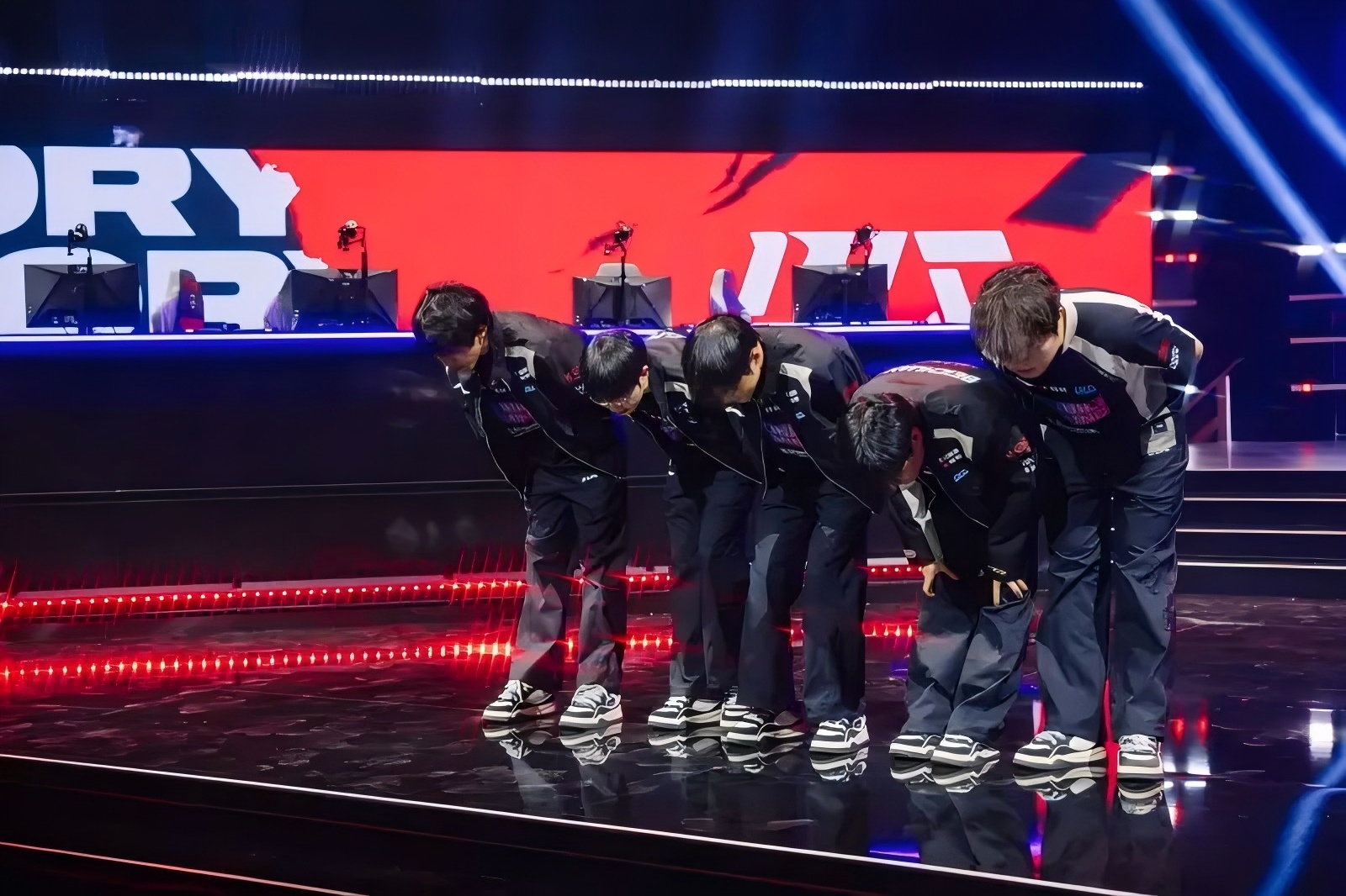 FNC血洗EDG，Clid线上压制力十足激烈交锋八强赛，留下经典瞬间