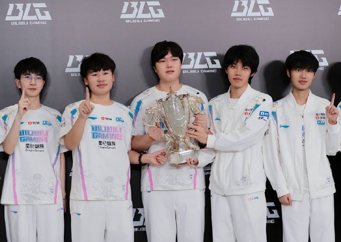BLG横扫EG,Zeus线上压制力十足宿敌对决半决赛,技惊四座 BLG横扫EG,Zeus线上压制力十足宿敌对决半决赛,技惊四座