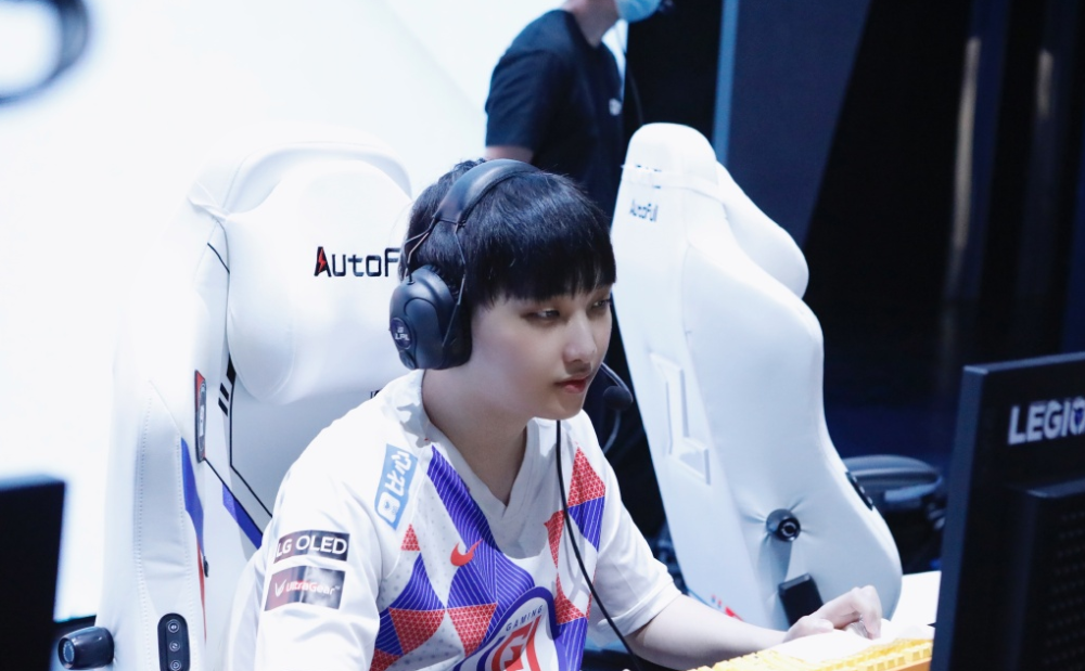 HKA血洗LGD，Elk关键团战开团秒人强强对话入围赛，成为赛场最大亮点